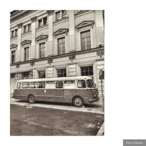 Read more about the article Autobus, czerwony, przez ulicę mego miasta już nie pomknie…